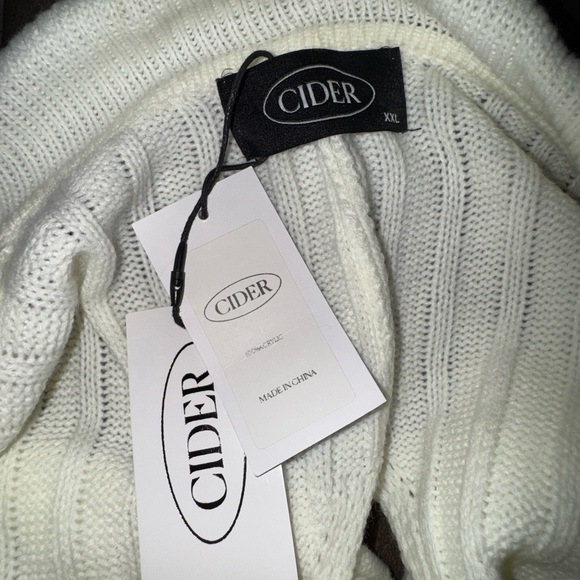 Cider super cropped collared sweater top with a tie back!  NWT. Junior XXL - Picture 5 of 5